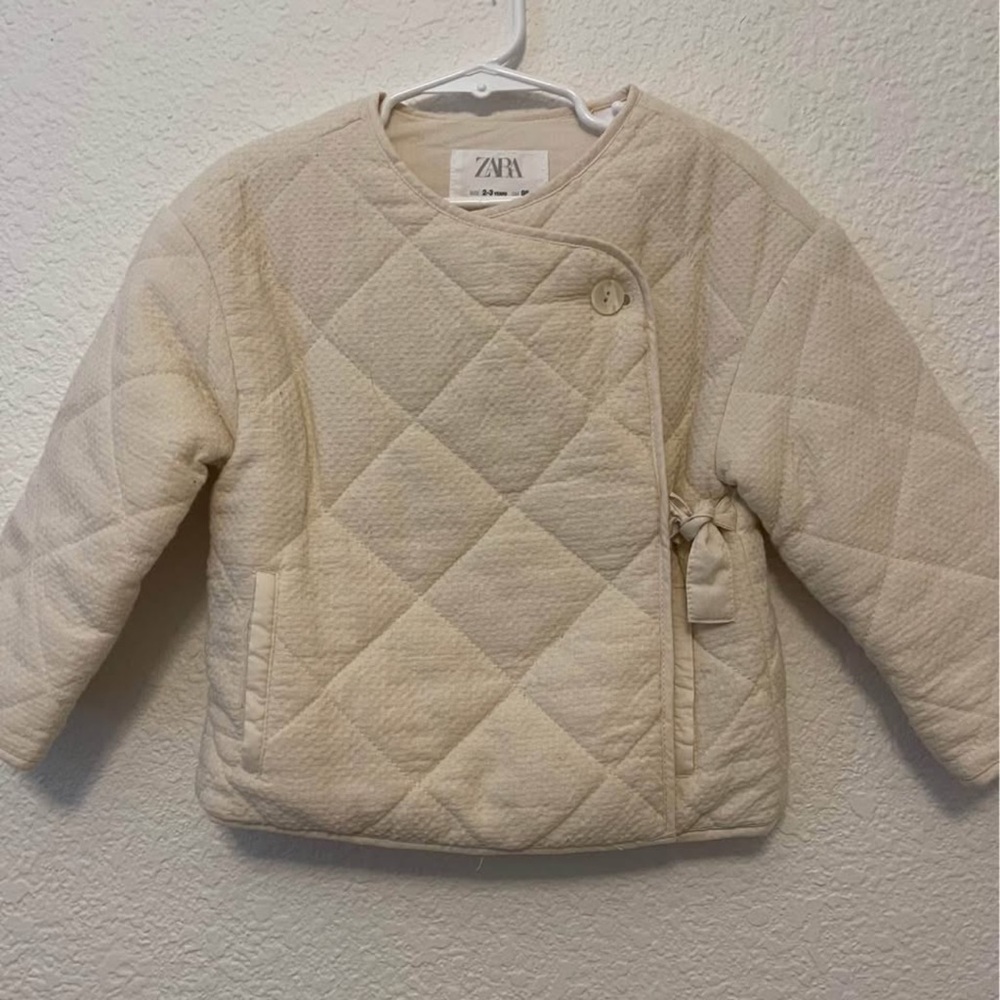 Zara Cream Puffer Jacket with Quilted Design